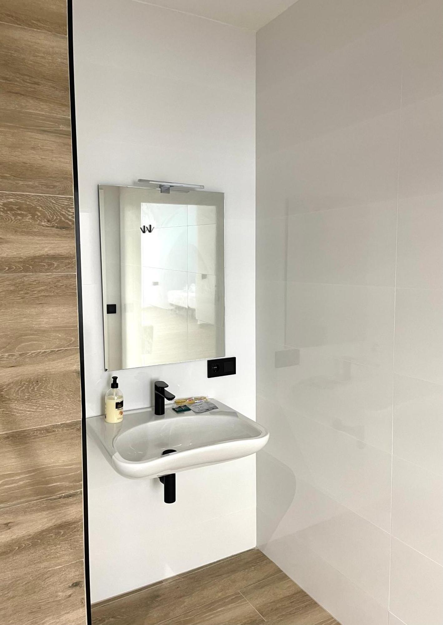 Valencia Veneta Calda Apartment ภายนอก รูปภาพ